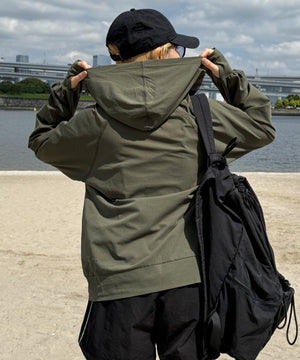 カーキ　モデル：155cm M着用