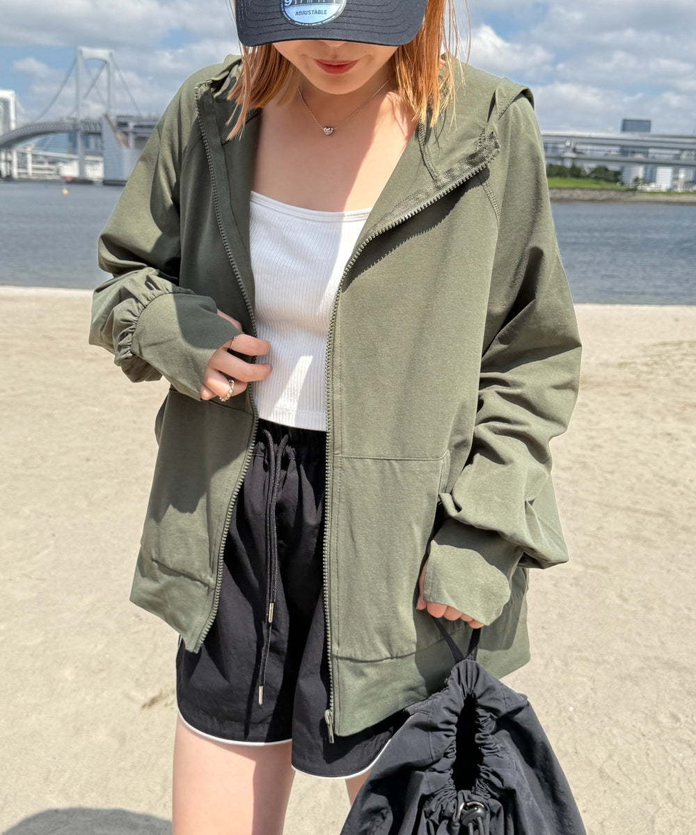 カーキ　モデル：155cm M着用