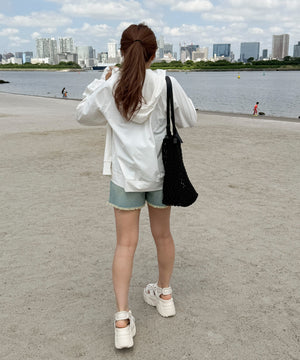 ホワイト　モデル：155cm M着用