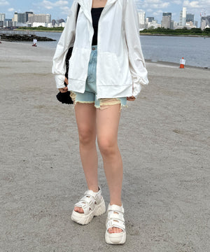 ホワイト　モデル：155cm M着用