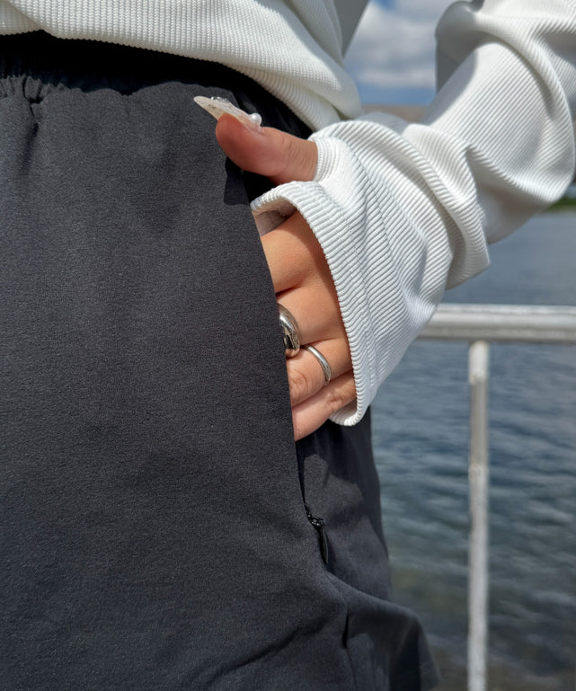 ブラック　モデル：155ｃｍ　Fサイズ着用