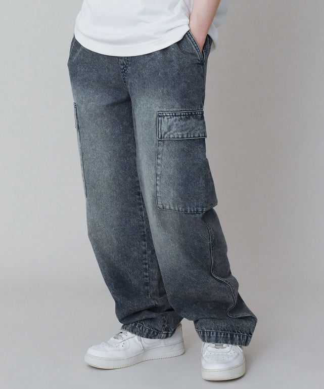 デニムイージーカーゴパンツ（JUNIOR）/デニム中濃加工　モデル:150cm サイズ150