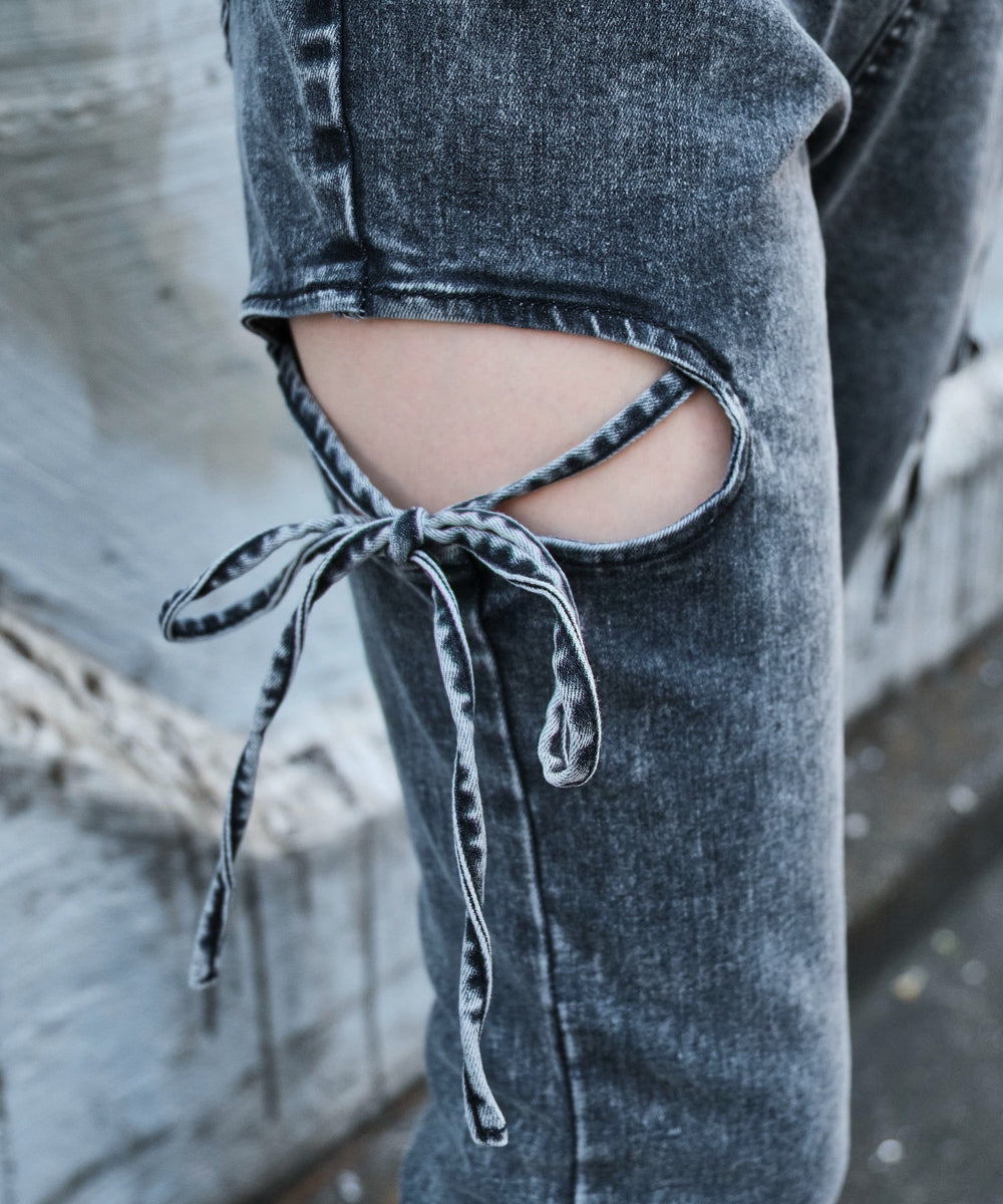 カットアウトリボンストレッチデニムフレアパンツ