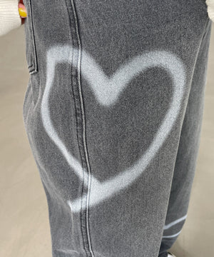 スプレーペイントストレートデニムパンツ