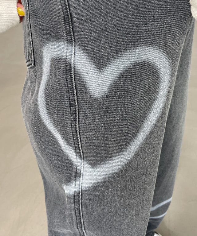 スプレーペイントストレートデニムパンツ