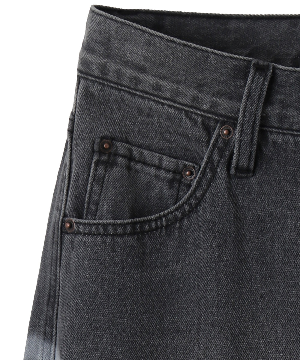 スプレーペイントストレートデニムパンツ