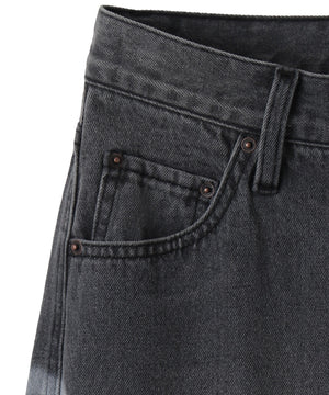 スプレーペイントストレートデニムパンツ