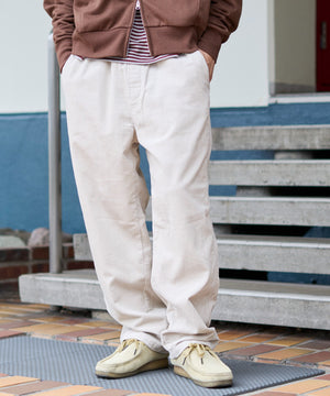 Lベージュ モデル：180cm L着用