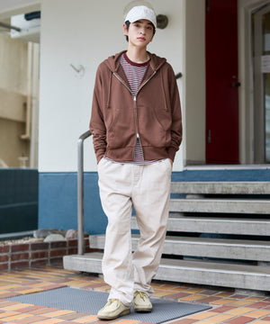 Lベージュ モデル：180cm L着用