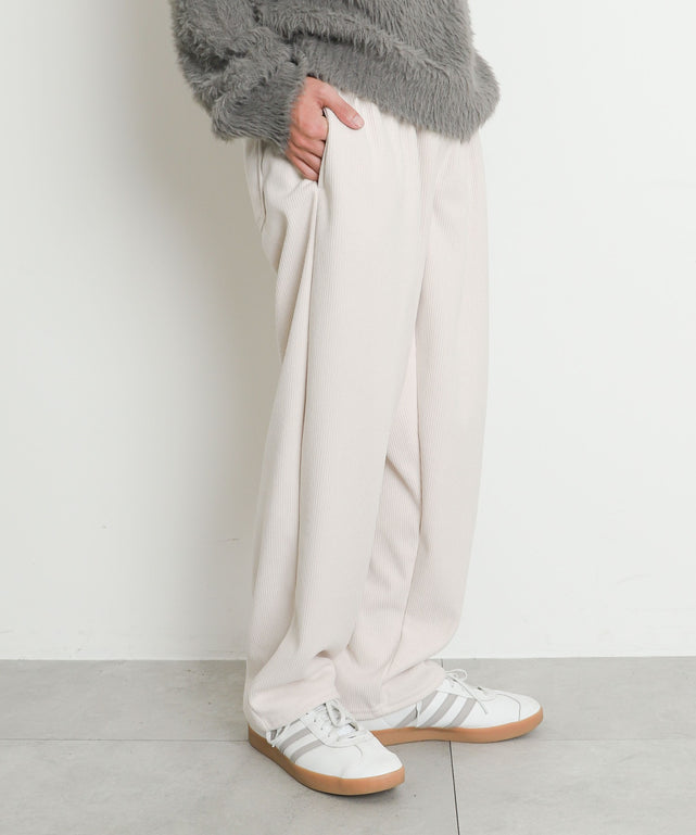 ホワイトアイボリー モデル：175cm L着用