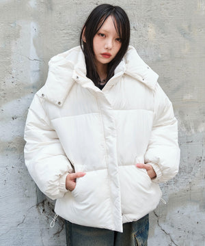 ホワイトアイボリー モデル：159cm M着用