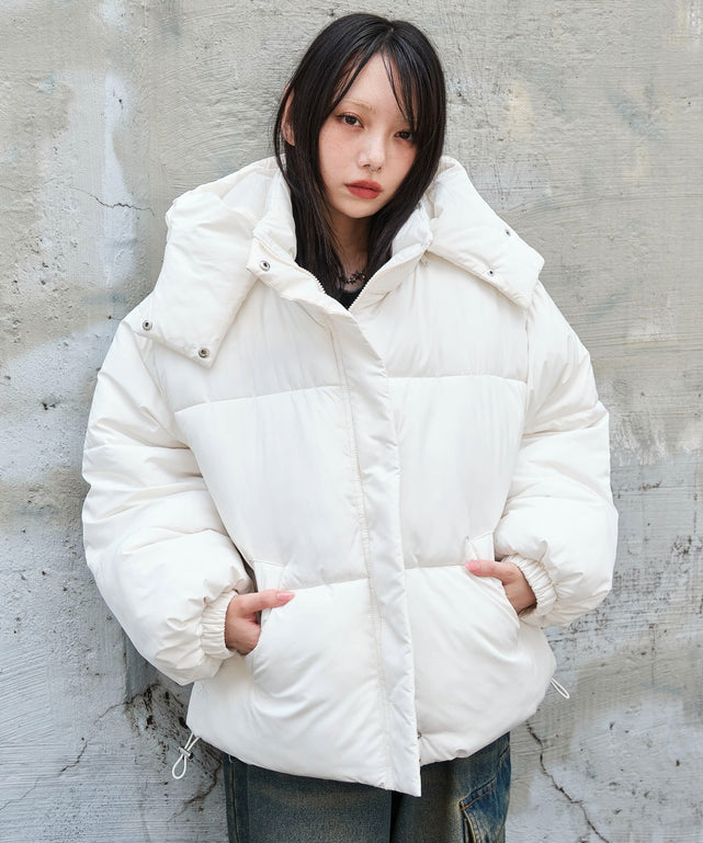 ホワイトアイボリー モデル：159cm M着用