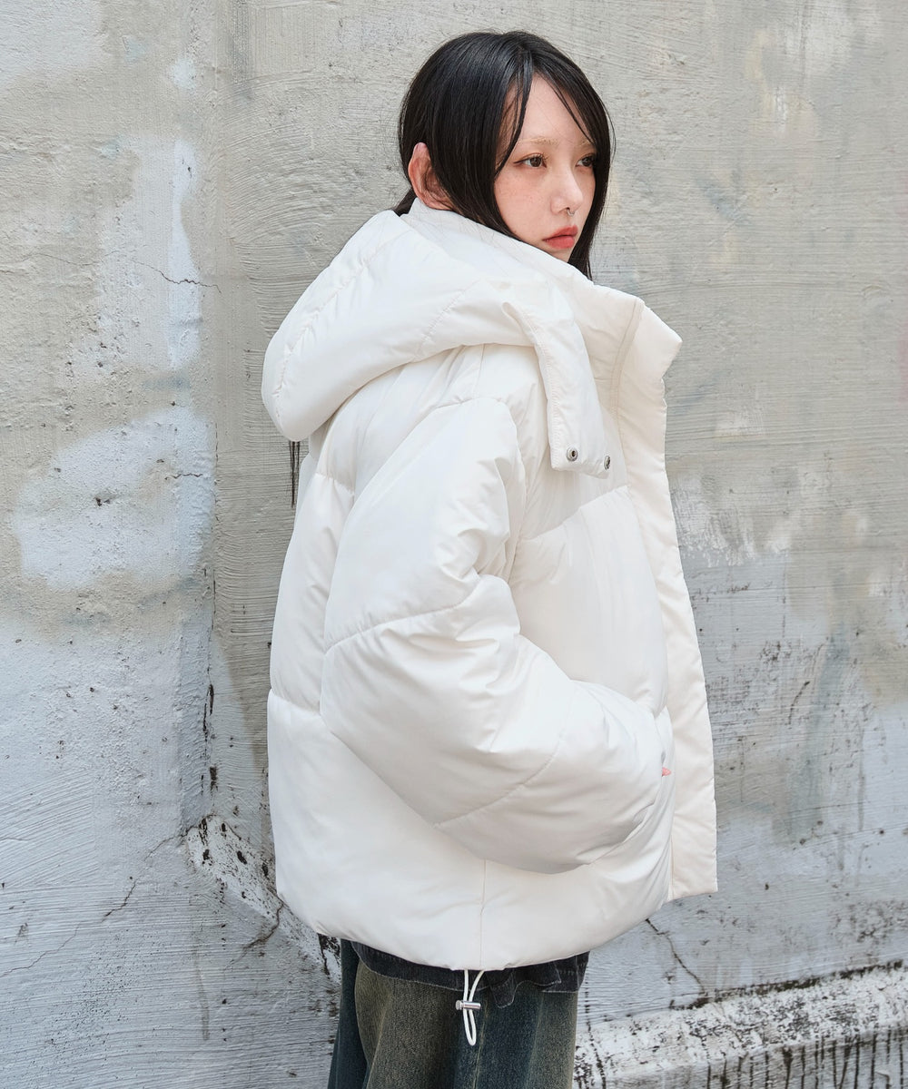 ホワイトアイボリー モデル：159cm M着用