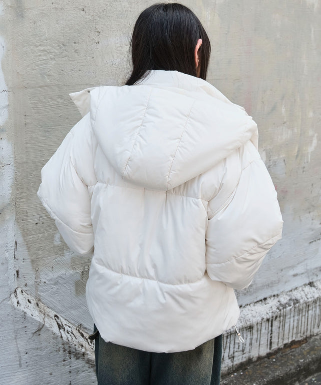 ホワイトアイボリー モデル：159cm M着用