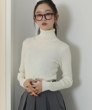 ホワイト　モデル：163cm S着用