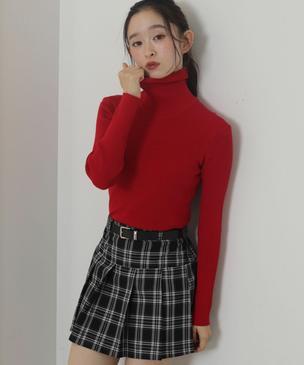 レッド　モデル：163cm S着用