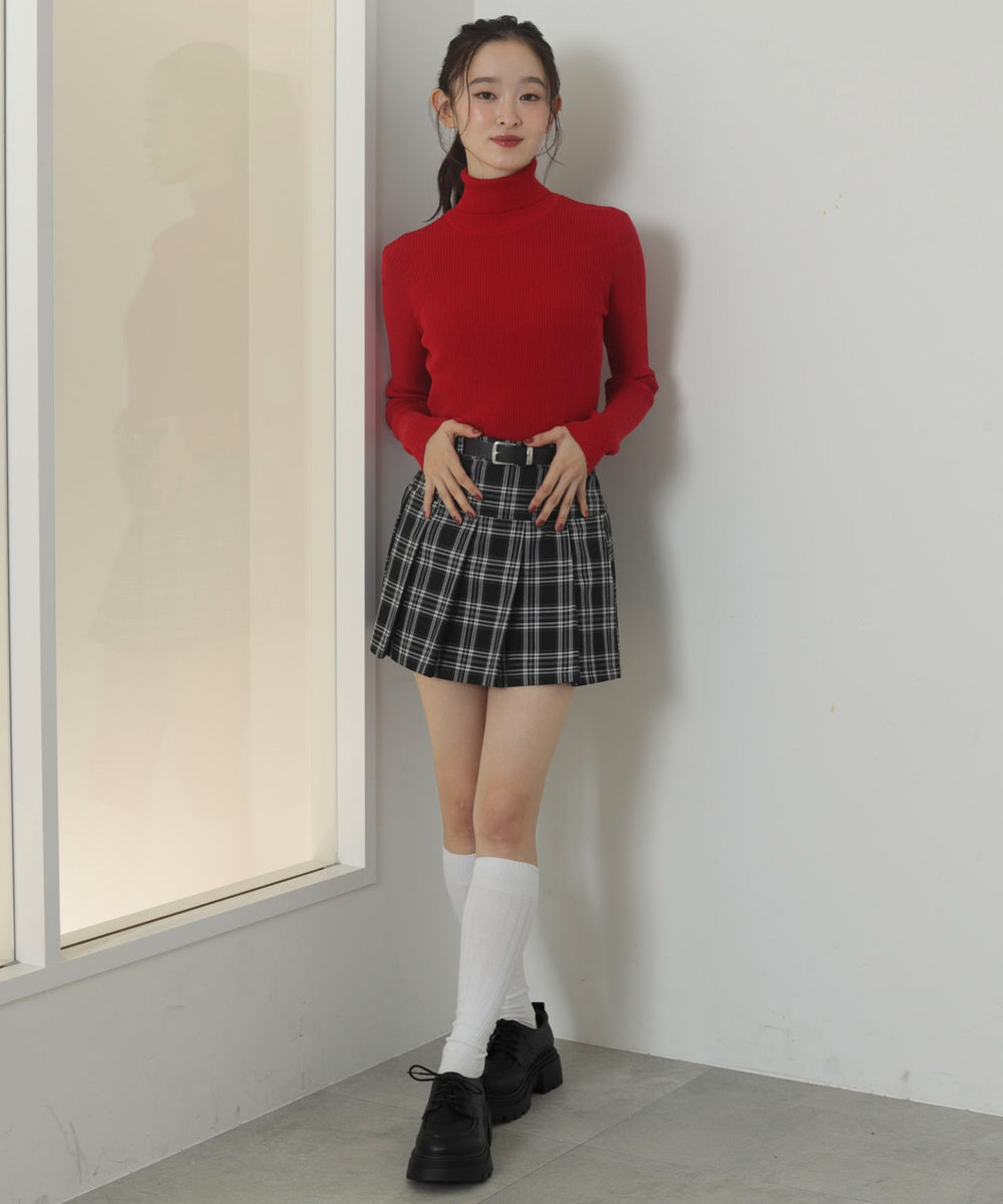 レッド　モデル：163cm S着用