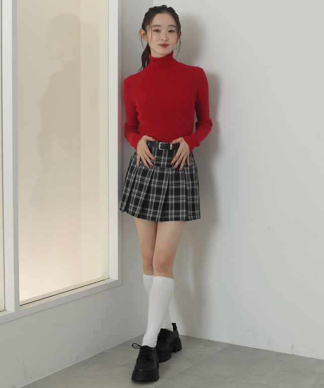 レッド　モデル：163cm S着用