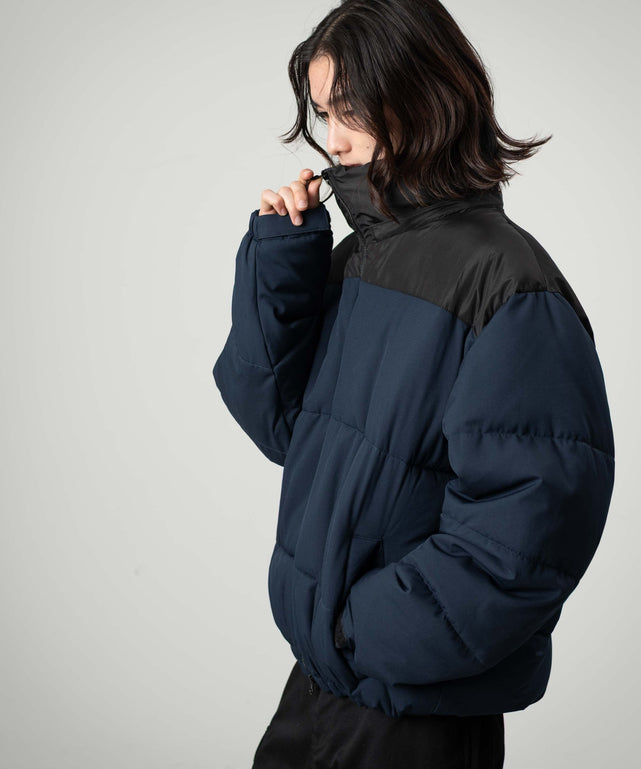 ネイビー モデル：175cm L着用