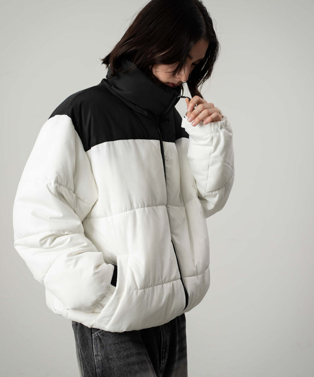 ホワイト モデル：175cm L着用