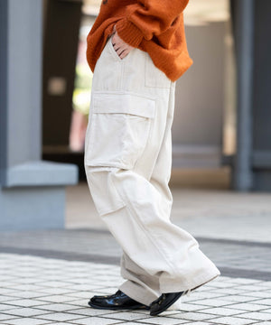 Lベージュ モデル：175cm L着用