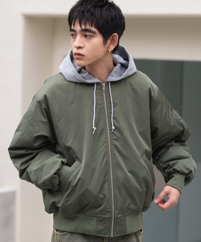 カーキ モデル：180cm L着用