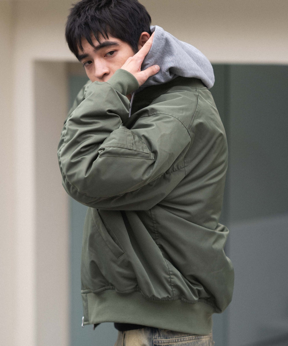 カーキ モデル：180cm L着用