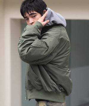 カーキ モデル：180cm L着用