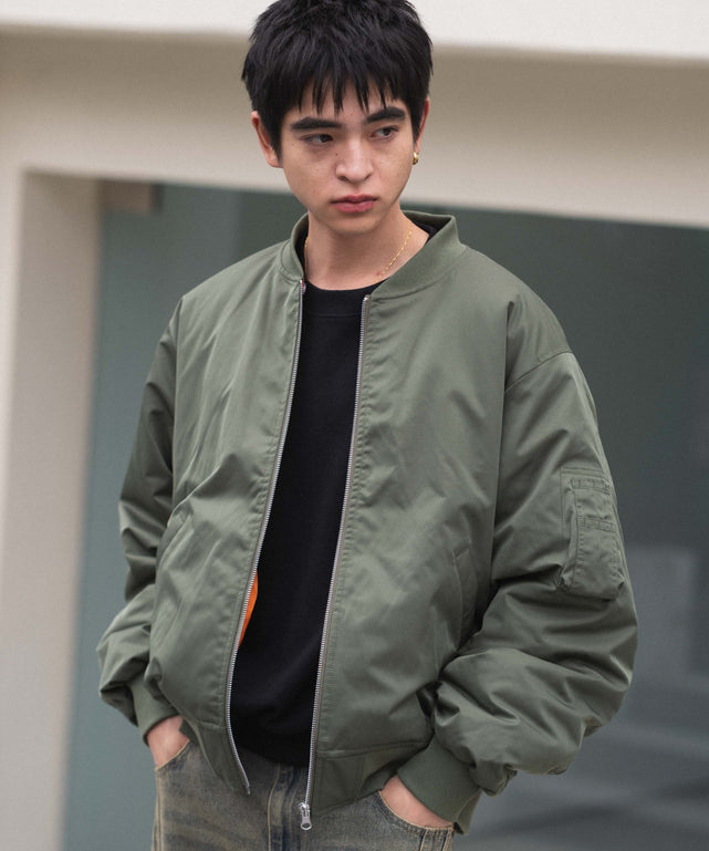 カーキ モデル：180cm L着用