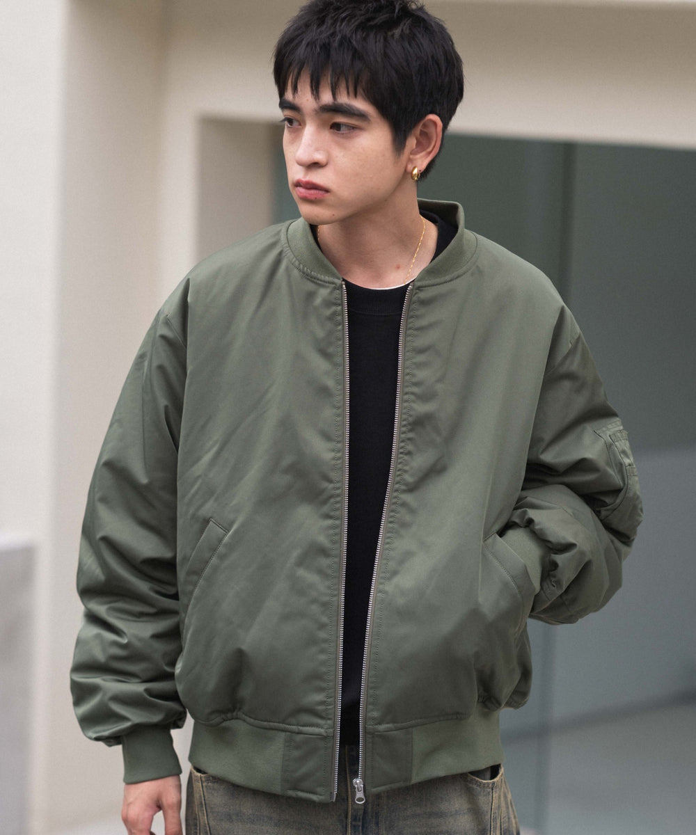 カーキ モデル：180cm L着用