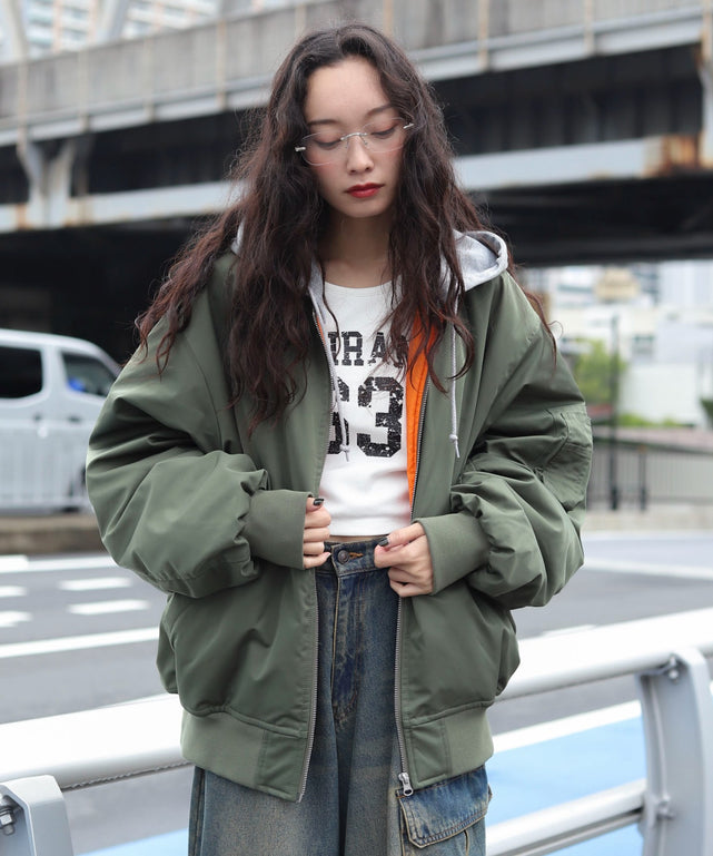 カーキ　モデル：161cm L着用