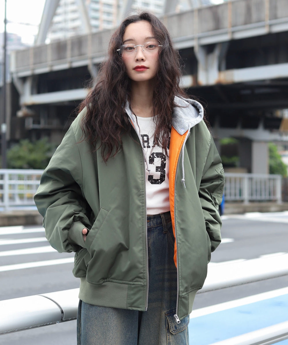 カーキ　モデル：161cm L着用