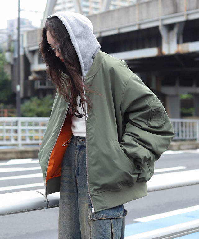 カーキ　モデル：161cm L着用