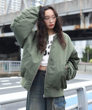 カーキ　モデル：161cm L着用