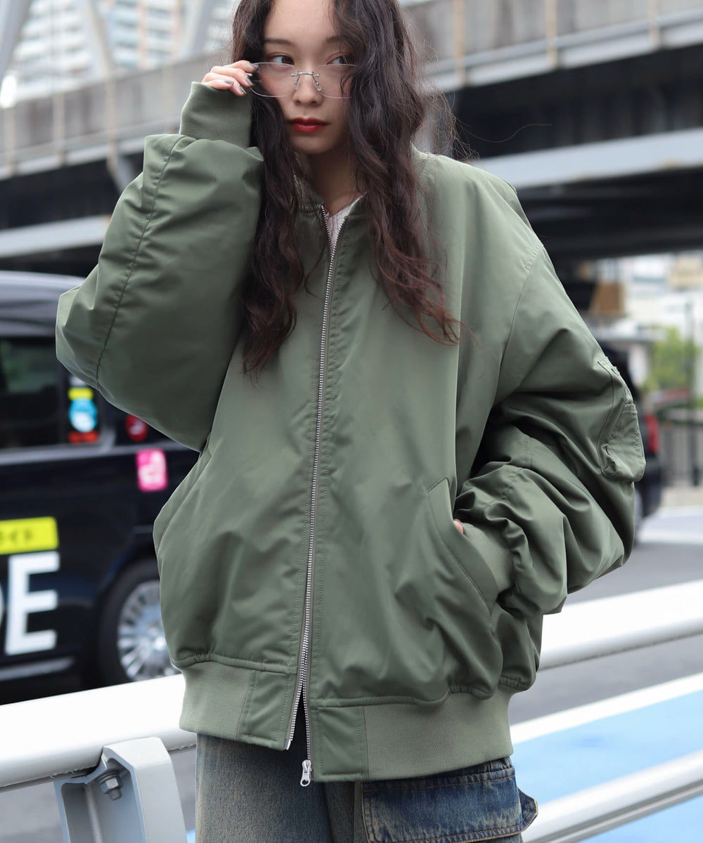 カーキ　モデル：161cm L着用