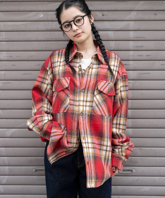 柄６　モデル：161cm M着用