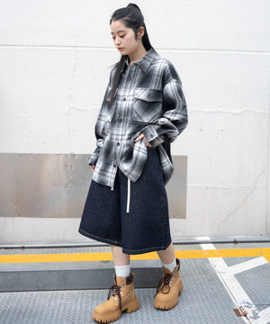 柄１　モデル：161cm M着用