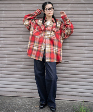 柄６　モデル：161cm M着用