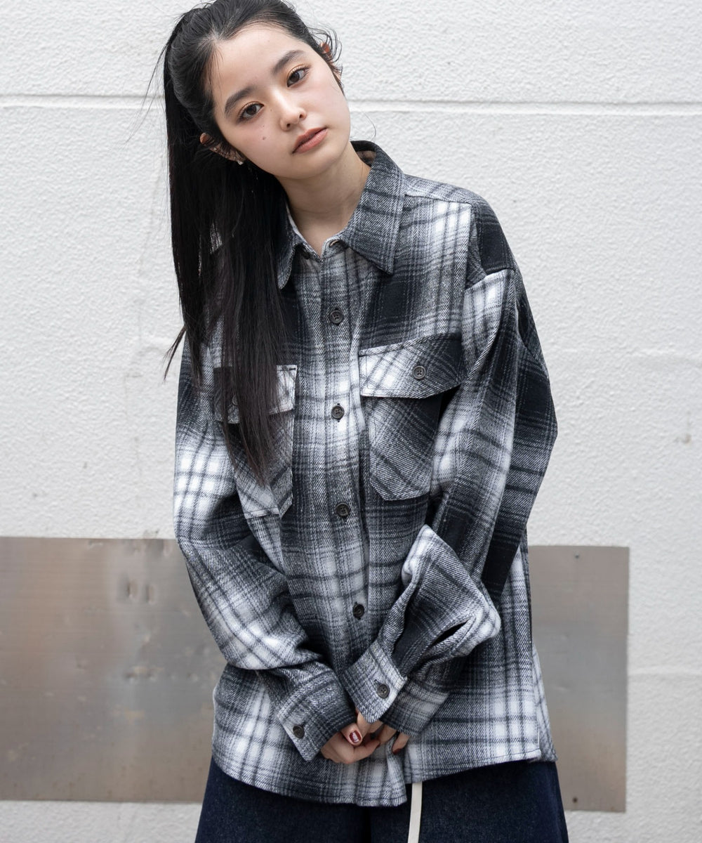 柄１　モデル：161cm M着用