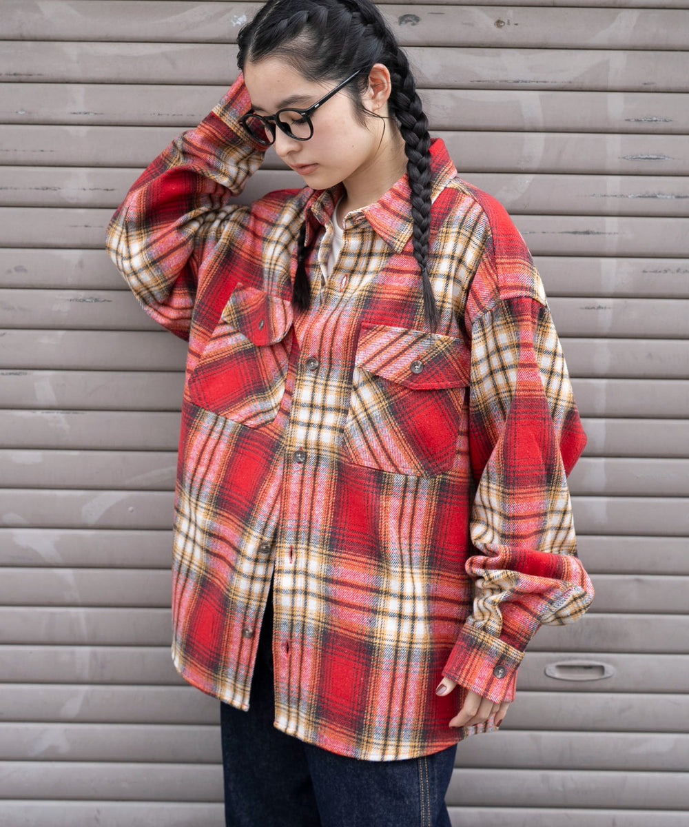 柄６　モデル：161cm M着用