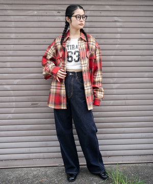 柄６　モデル：161cm M着用