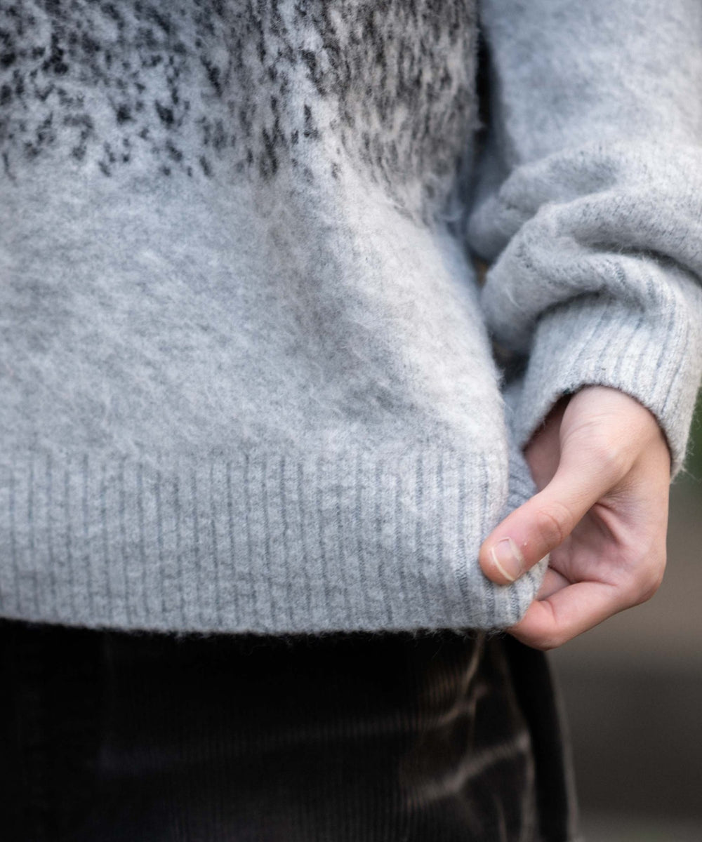 ファジーグラデーションプルオーバー