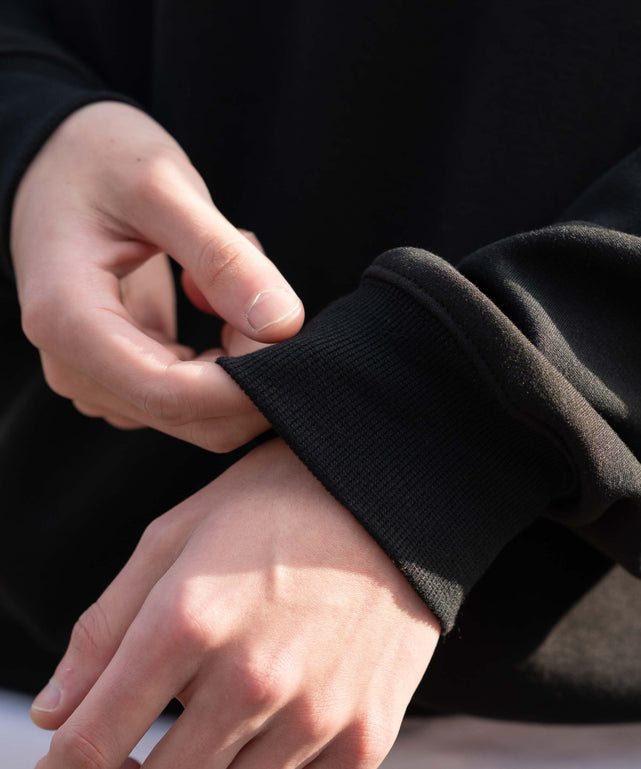 アクセ付き裏シャギーグラフィックプルオーバー