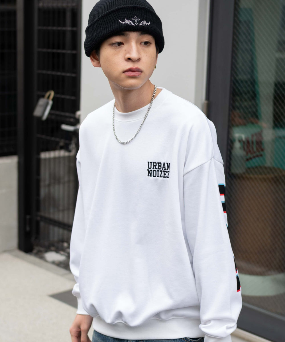 ホワイト モデル：180cm L着用