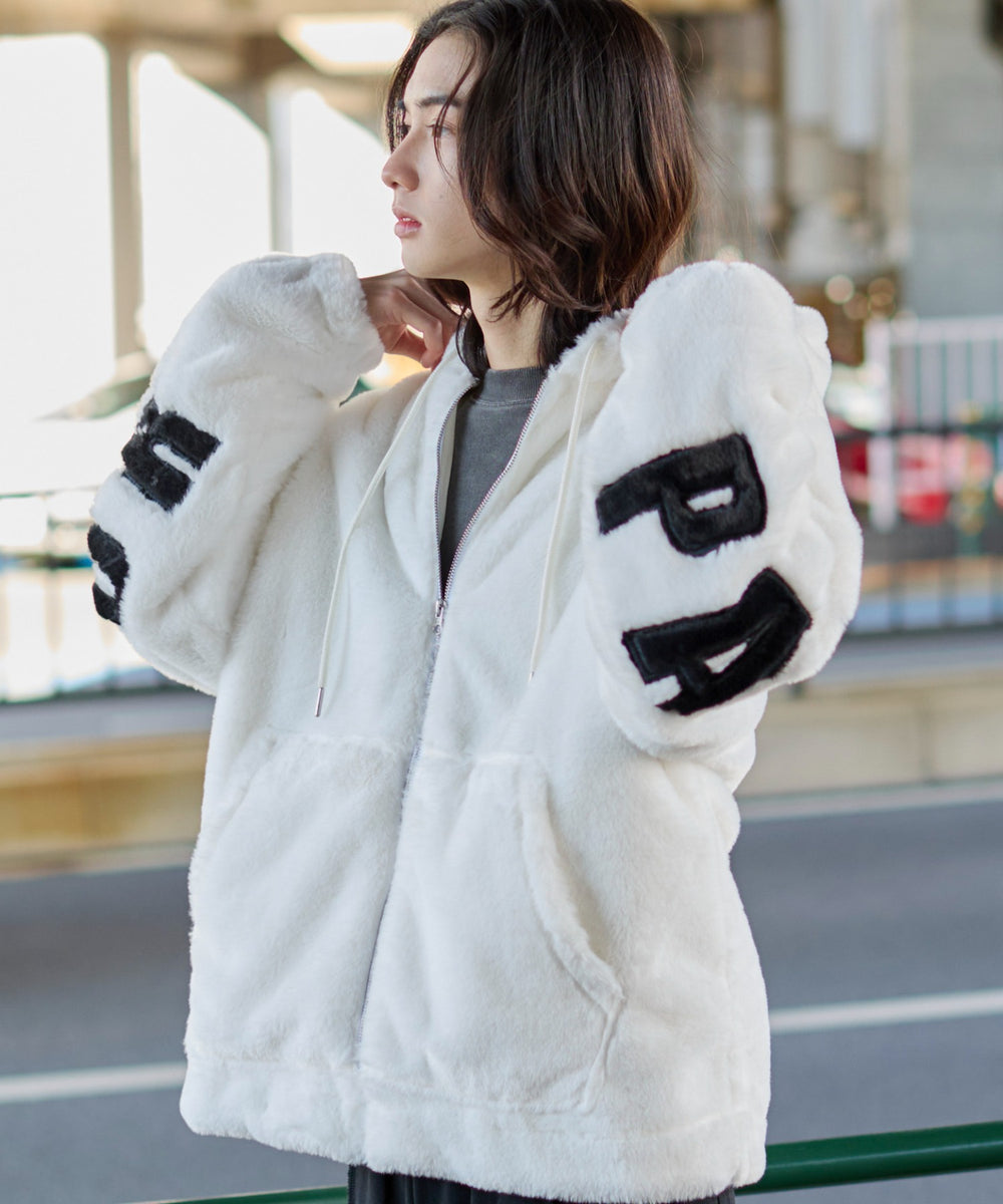 ホワイト モデル：175cm L着用