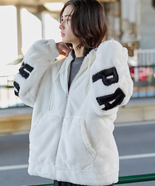 ホワイト モデル：175cm L着用