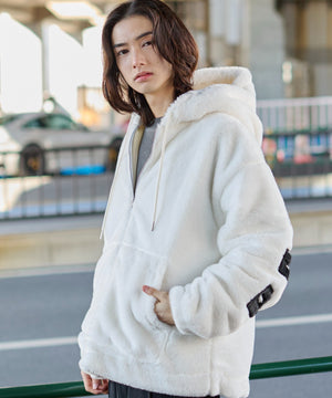 ホワイト モデル：175cm L着用