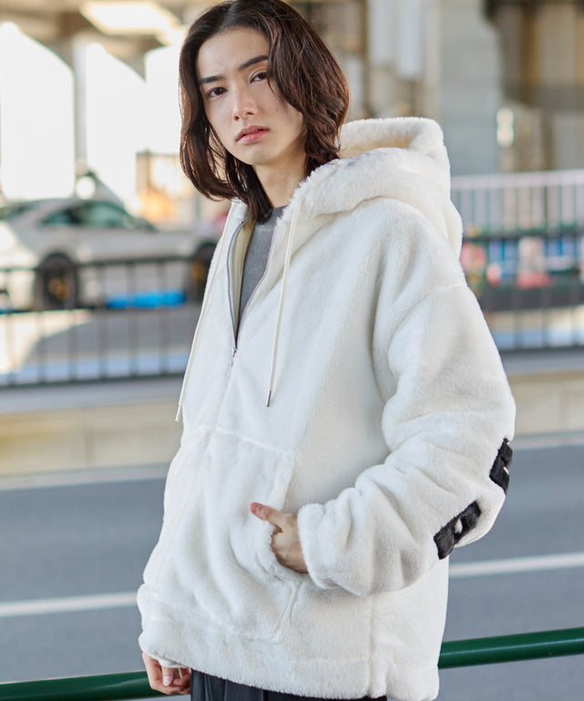 ホワイト モデル：175cm L着用