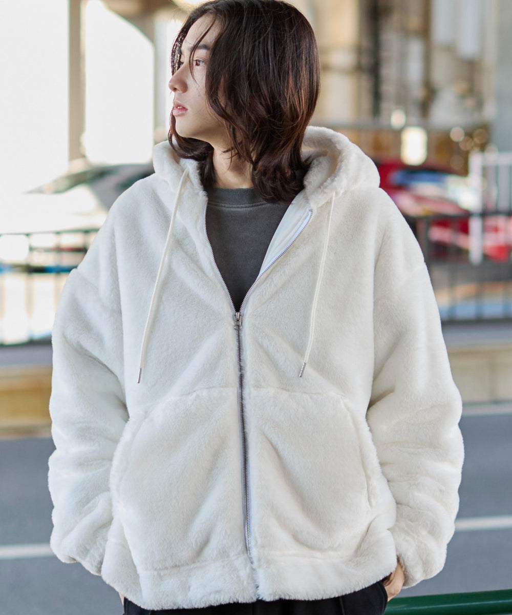 ホワイト モデル：175cm L着用