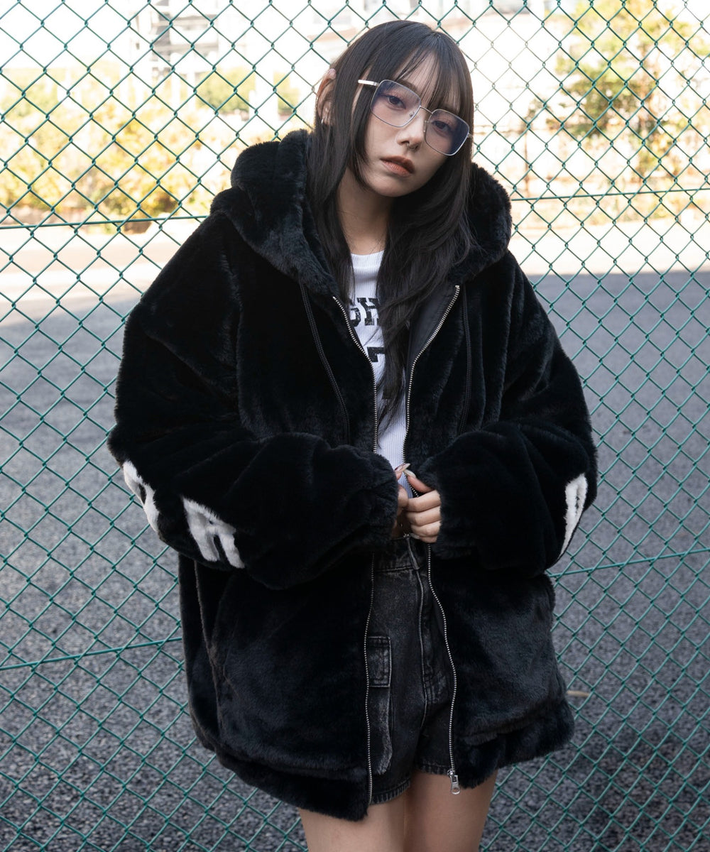 ブラック　モデル：159cm L着用